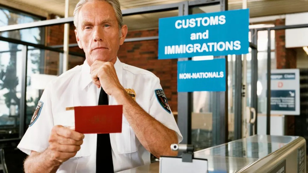 Will TSA security deny felons from boarding a plane?