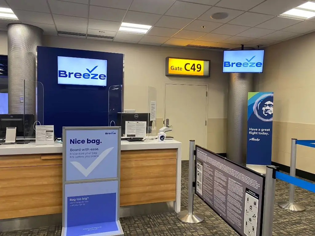 Breeze Airways Embraer E190 at the gate