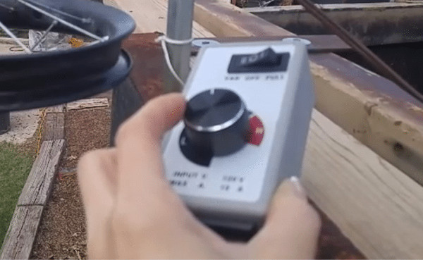 Variable speed controller connected to the motor