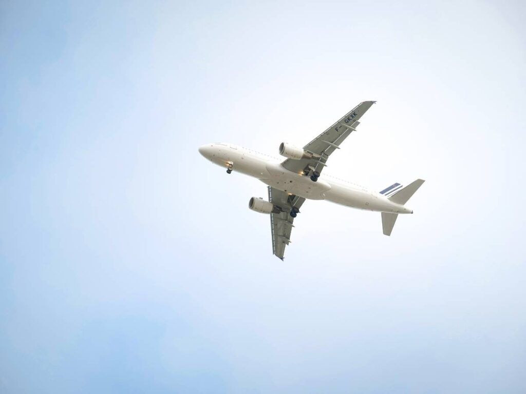 Boeing 747 cruising at high altitude