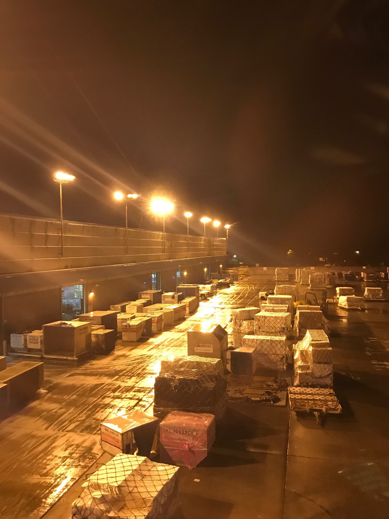 Cargo plane loading
