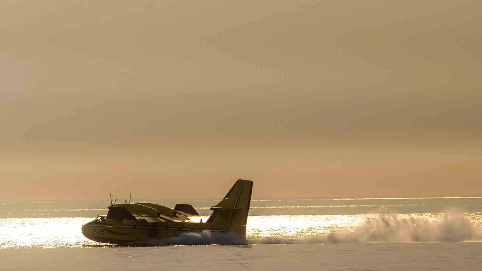 A super scooper water-dropping firefighting aircraft refills with water from the Pacific Ocean at Will Rogers State Beach in Los Angeles, California, US, on Thursday, Jan. 9, 2025.